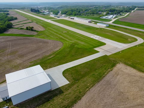 Decorah Municipal Airport