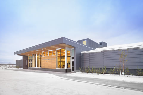 Falls International Airport-Einarson Field