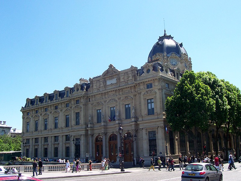 Комерційний суд Парижа — Paris